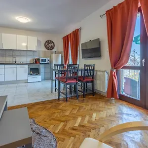  Apartman Opacak