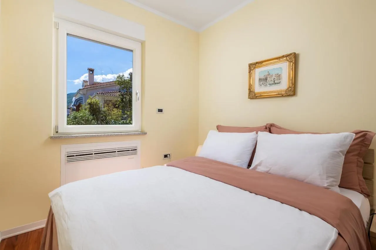 Villa Perla Apartments With Balcony Icici Croatia