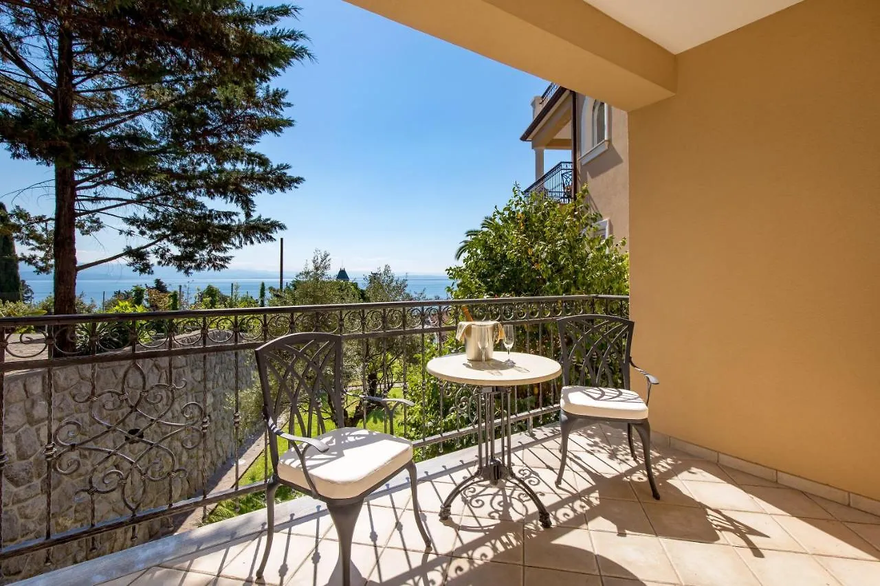 Villa Perla Apartments With Balcony Icici Croatia