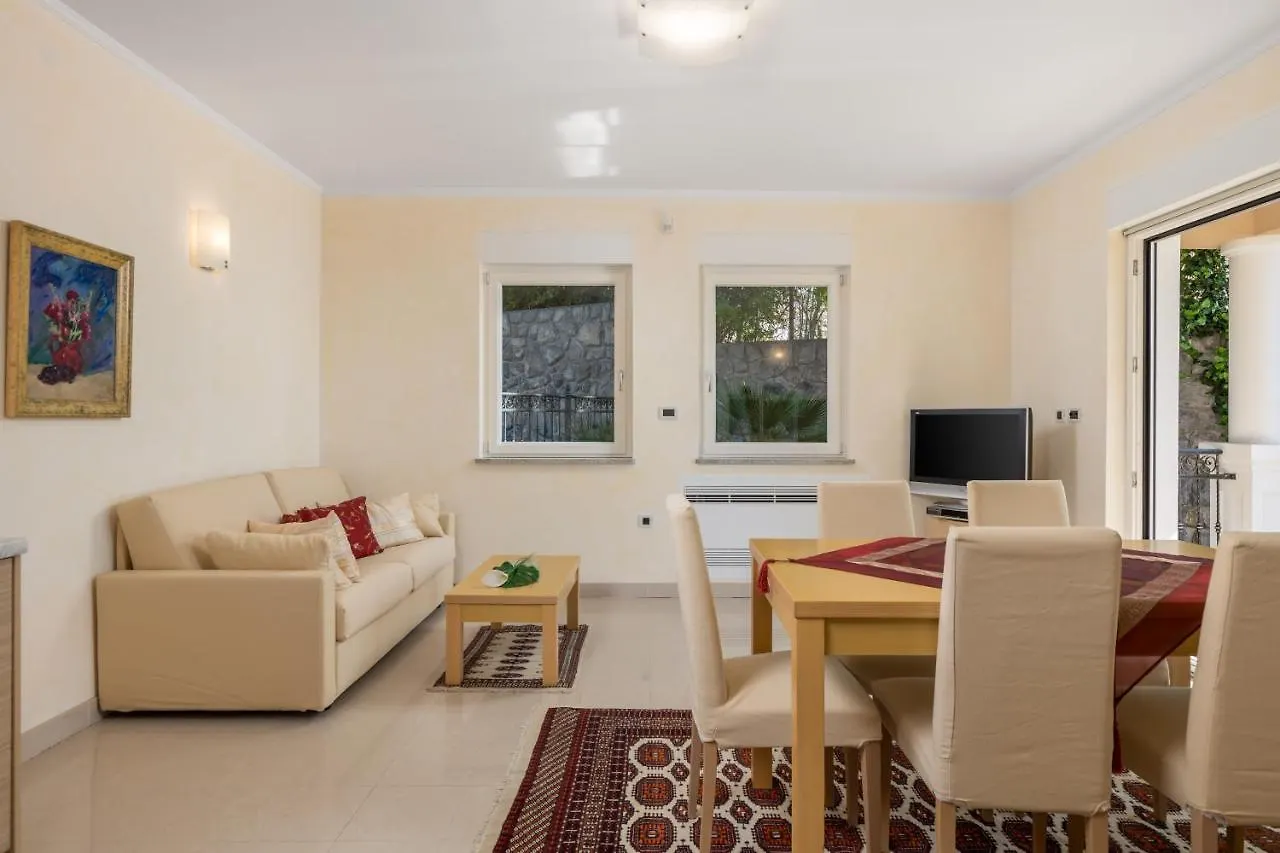Villa Perla Apartments With Balcony Icici Croatia