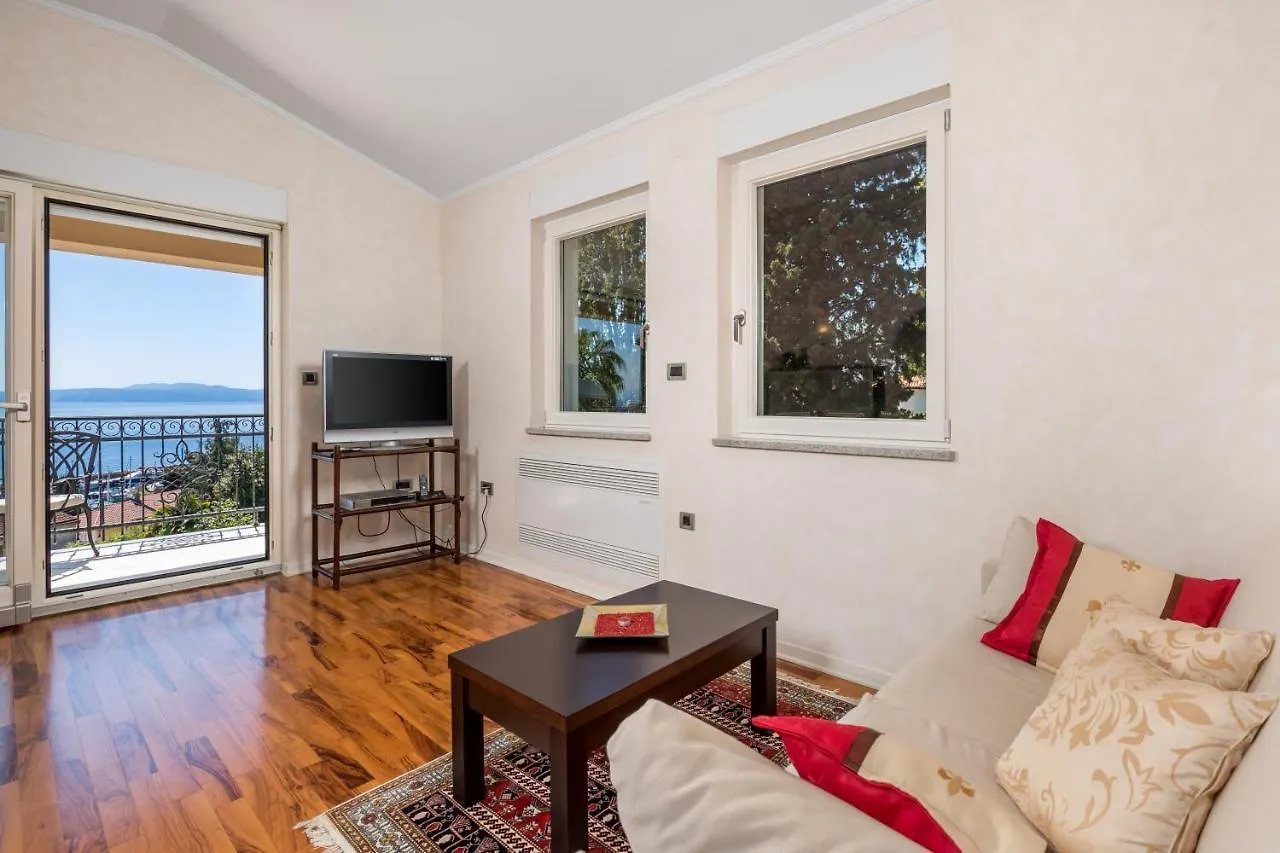 Villa Perla Apartments With Balcony Icici Croatia