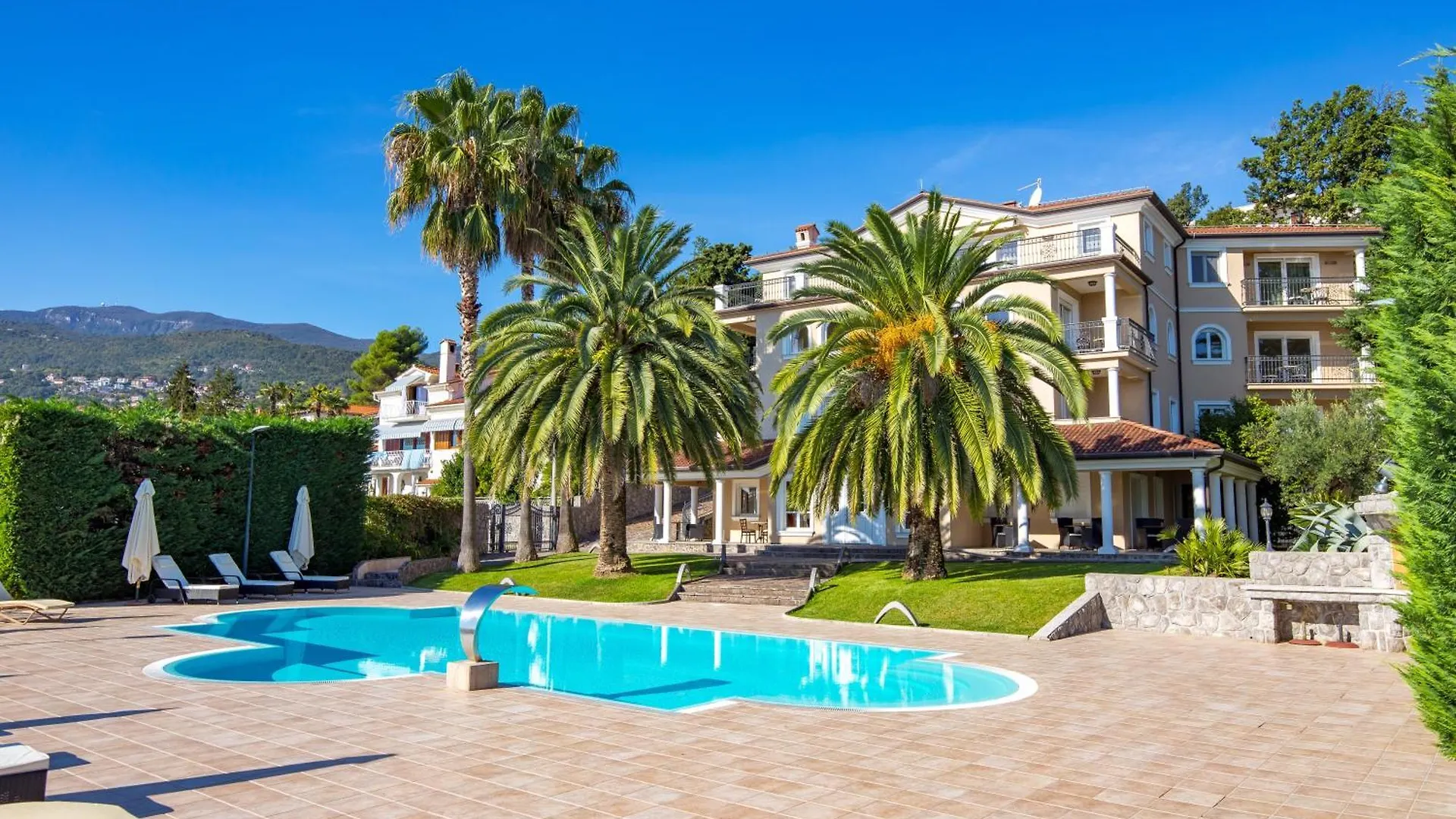 Villa Perla Apartments With Balcony Icici Croatia